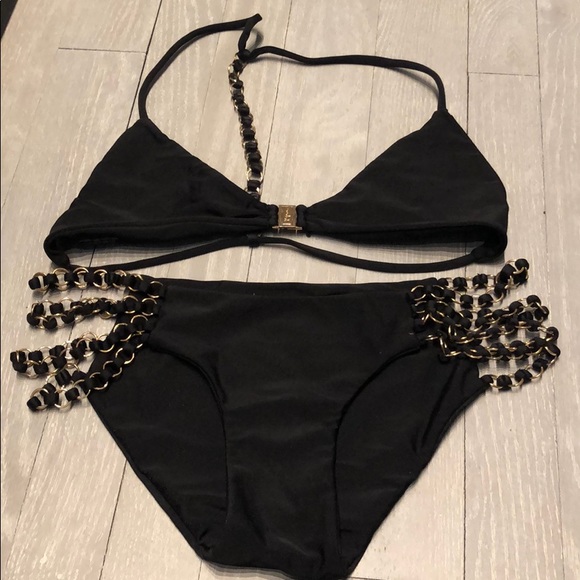 Tori Praver Bikini - Picture 1 of 5